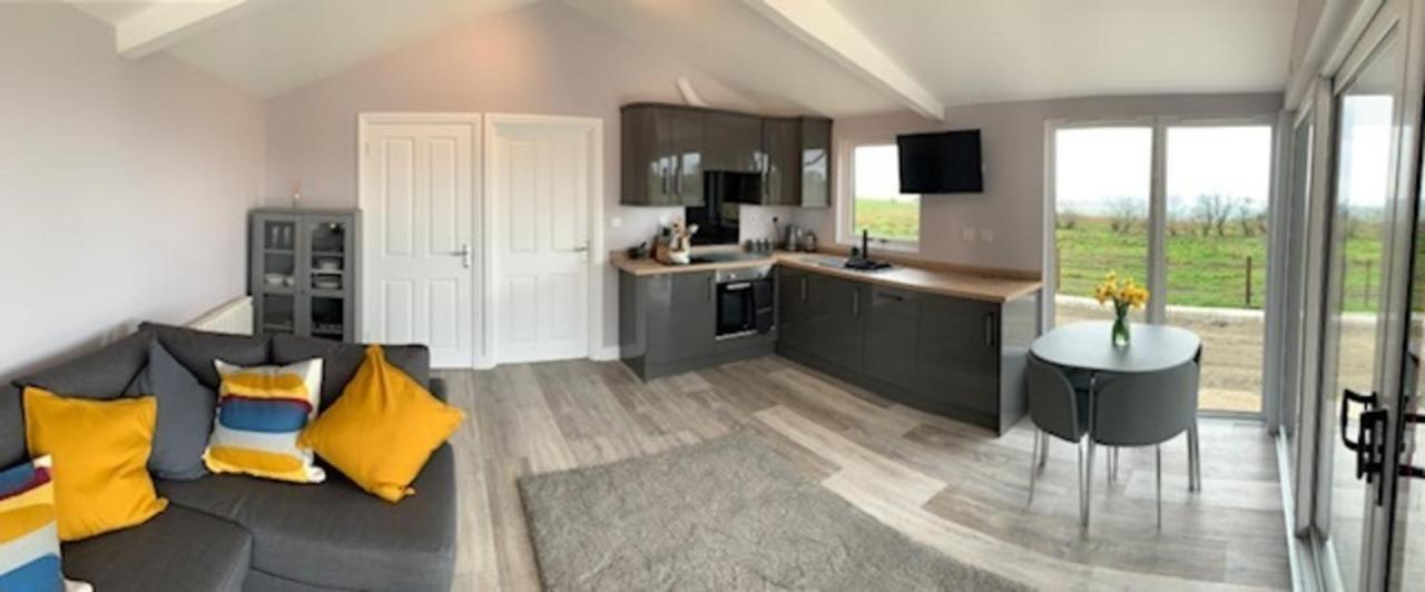 Deerfin Rentals Private Chalet With Hot Tub Ballymena Bagian luar foto