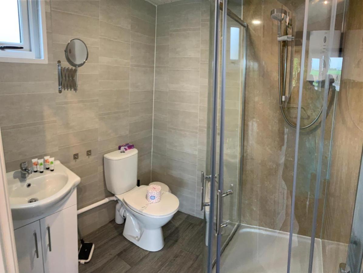 Deerfin Rentals Private Chalet With Hot Tub Ballymena Bagian luar foto