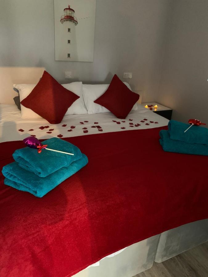 Deerfin Rentals Private Chalet With Hot Tub Ballymena Bagian luar foto