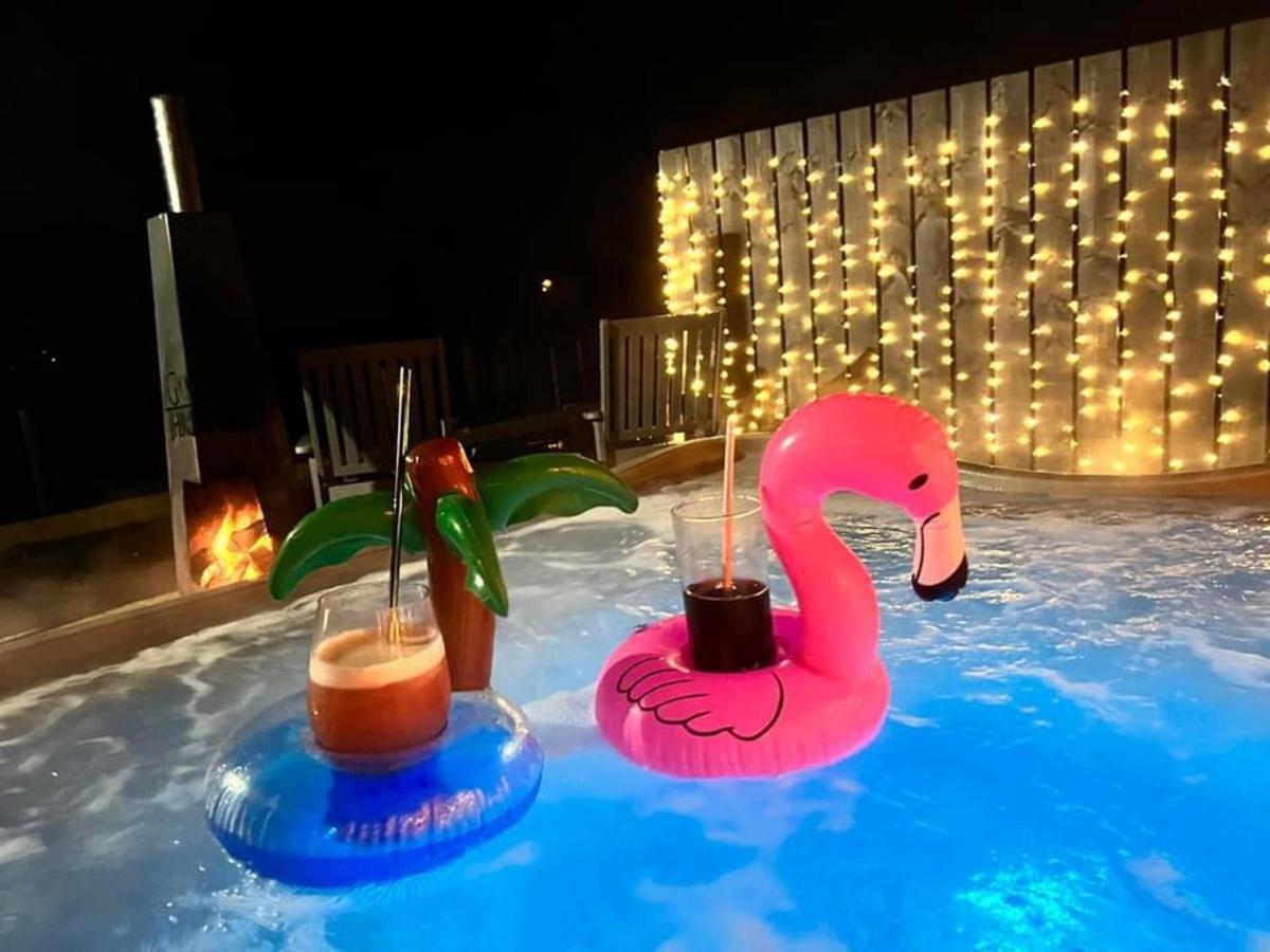 Deerfin Rentals Private Chalet With Hot Tub Ballymena Bagian luar foto