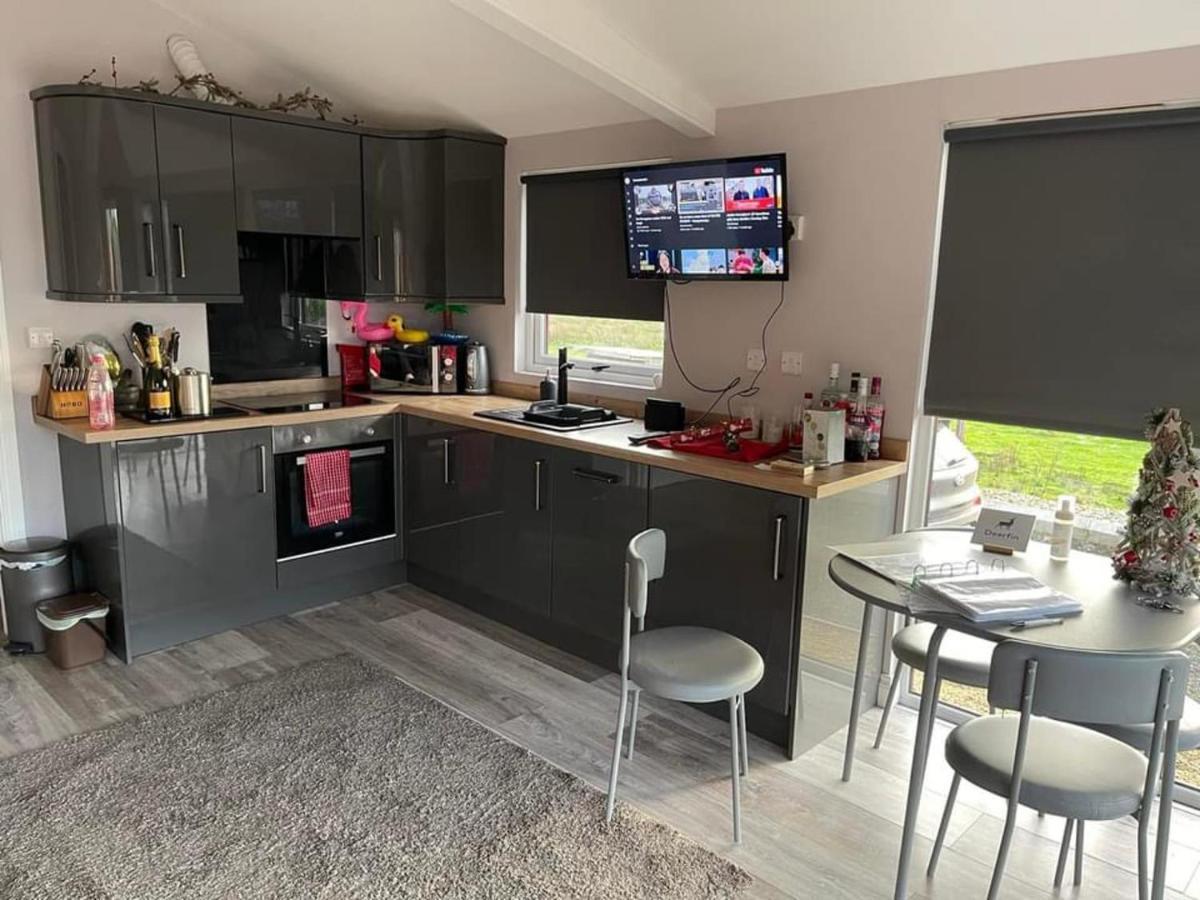 Deerfin Rentals Private Chalet With Hot Tub Ballymena Bagian luar foto
