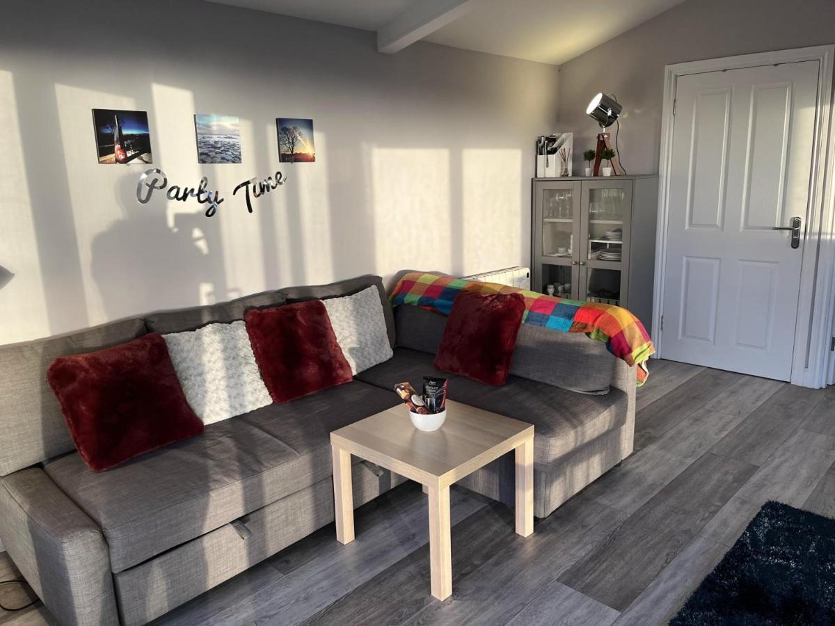Deerfin Rentals Private Chalet With Hot Tub Ballymena Bagian luar foto