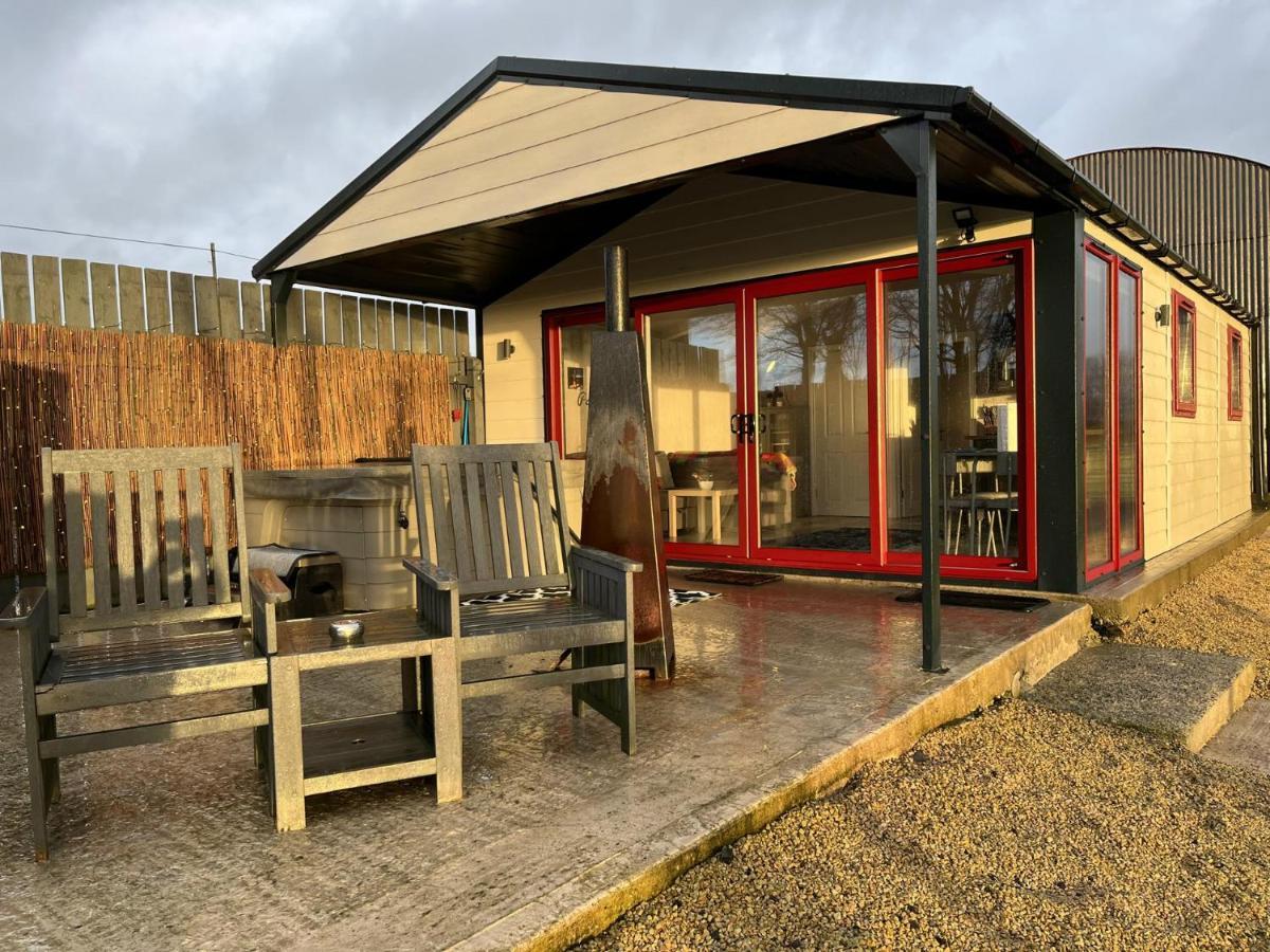 Deerfin Rentals Private Chalet With Hot Tub Ballymena Bagian luar foto